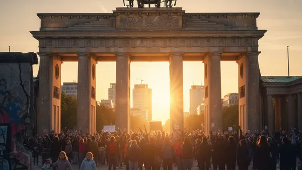 The Fall of the Berlin Wall: 1989